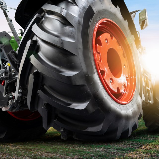  Somos un taller de neumáticos agrícolas