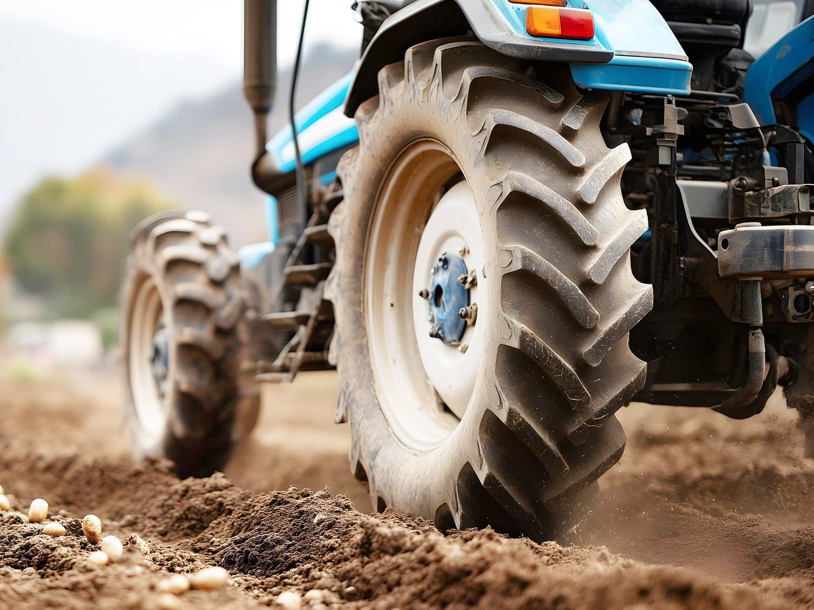 Cambiar ruedas vehículos agrícolas en el campo en Vilalba