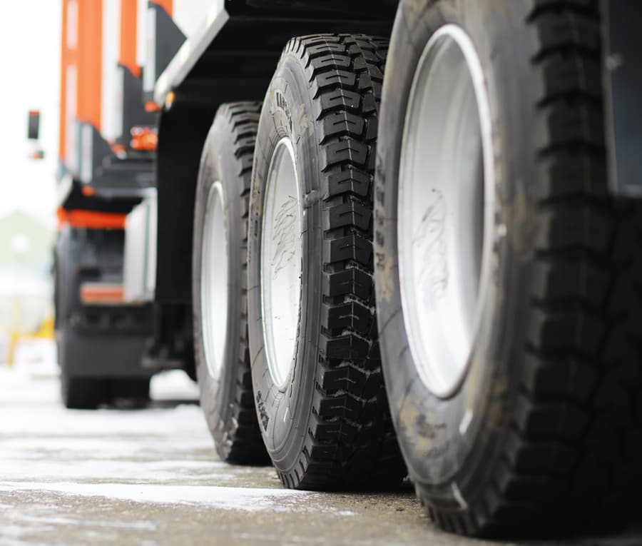 Venta, colocación y reparación de neumáticos de camión en Vilalba